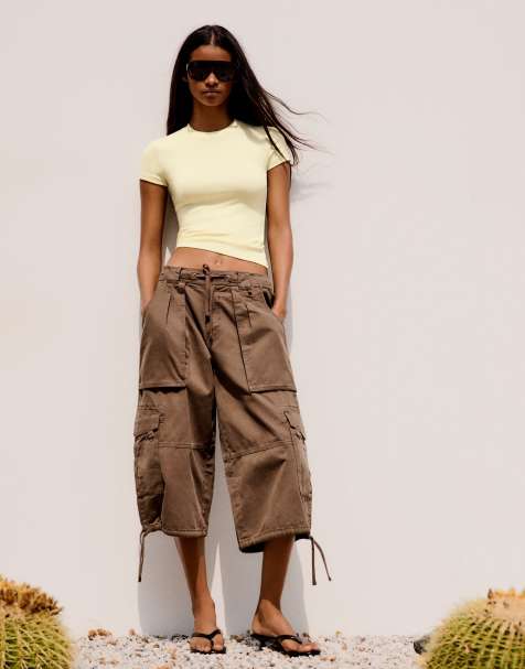 Bershka - T-shirt met ronde hals en korte mouwen in geel - view 1