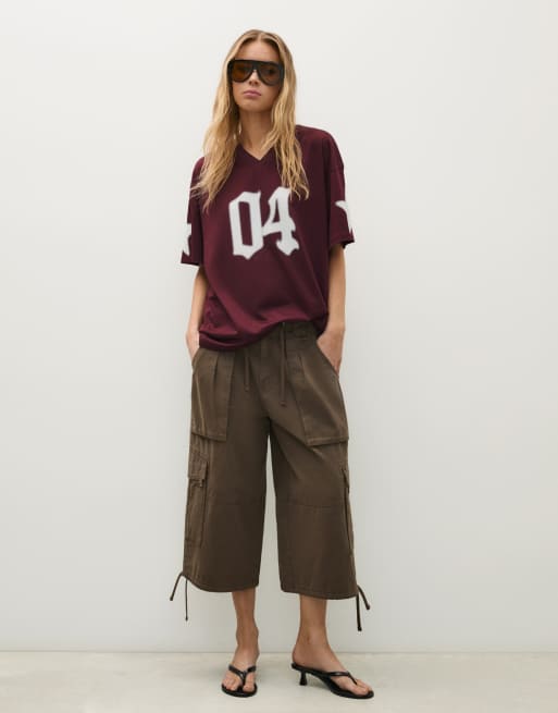 Bershka T-shirt oversize con stampa bordeaux, 2 di 5