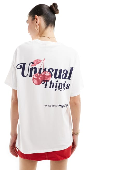 Bershka – T-shirt oversize w kolorze ecru z motywem wiśni