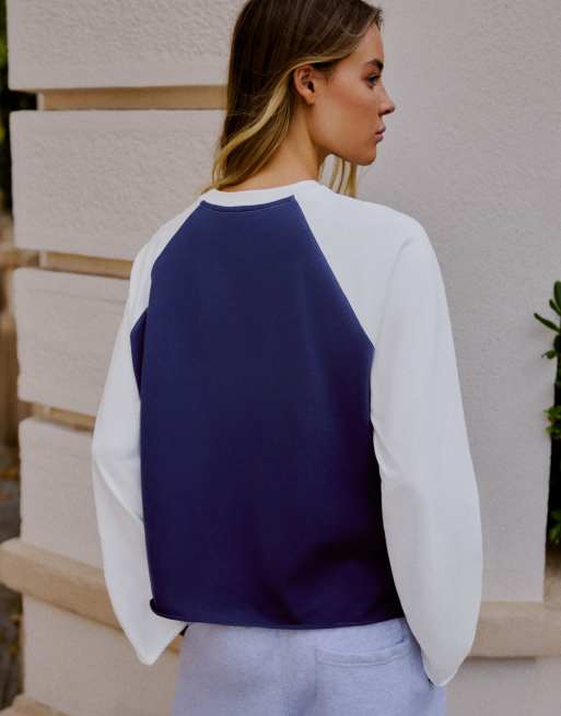 Bershka t-shirt raglan à manches longues imprimé contrastant bleu, 3 de 5