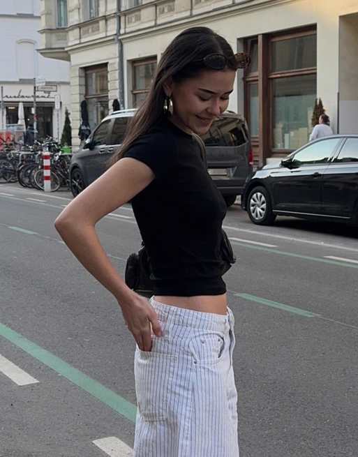 Bershka - T-shirt ras de cou à manches courtes - Noir, 2 de 6