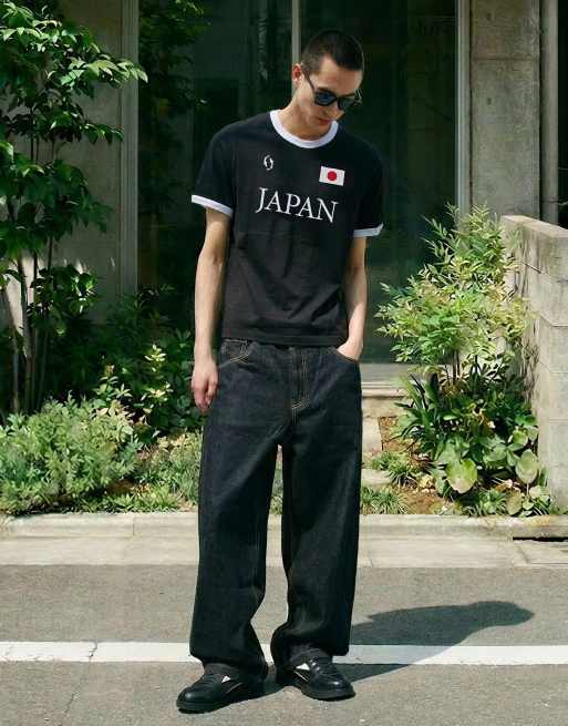 Bershka - T-shirt slim nera con stampa, 4 di 4