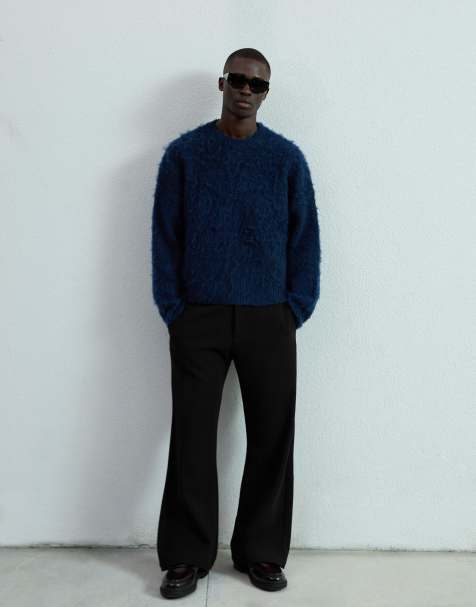 Bershka – Tailored-Fit-Schlaghose in Schwarz - view 1