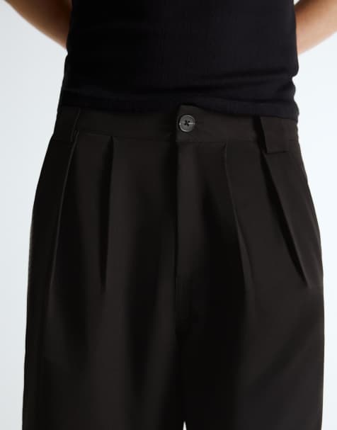 Bershka Tailored pleated bermuda shorts in black - view 1