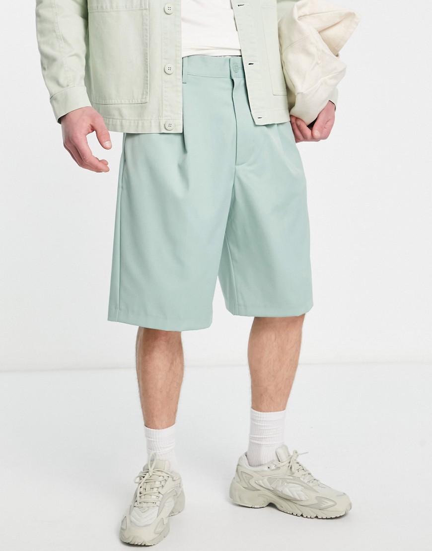 tailored shorts in sage-Green
