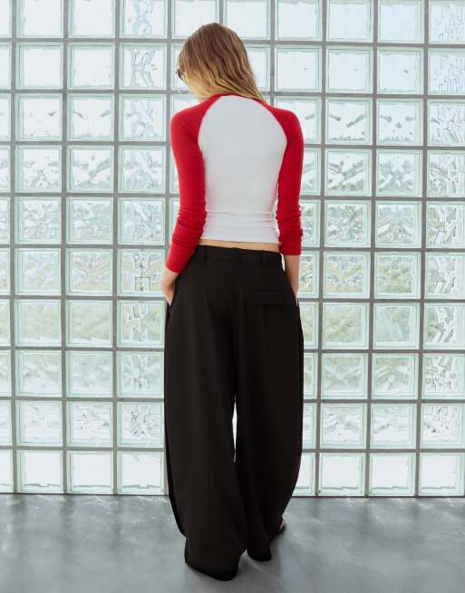 Bershka Tall balloon fit pleated button trousers in black, 3 of 6