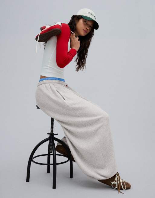 Bershka Tall balloon fit plush trousers in light grey, 2 of 5