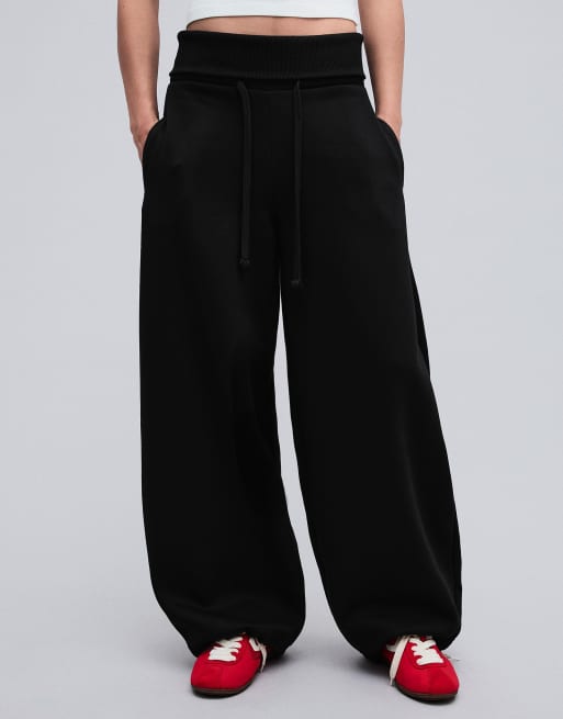 Bershka Tall Barrel-Fit-Hose aus Plüsch in Schwarz, 4 von 5