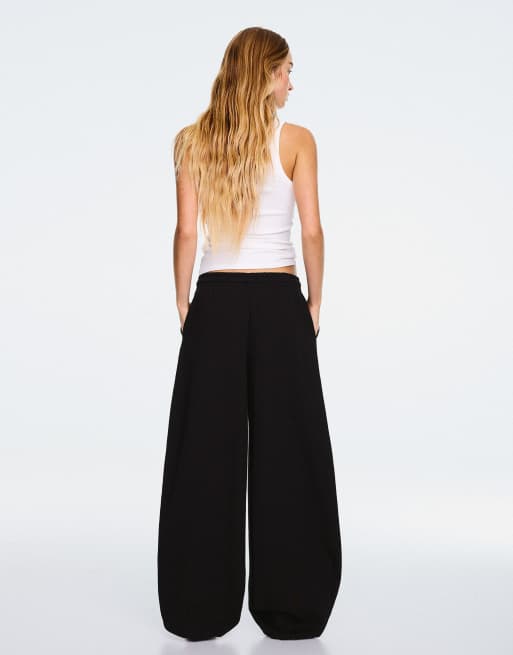 Bershka Tall Barrel-Hose aus Plüsch mit Stoppern in Schwarz, 3 von 6