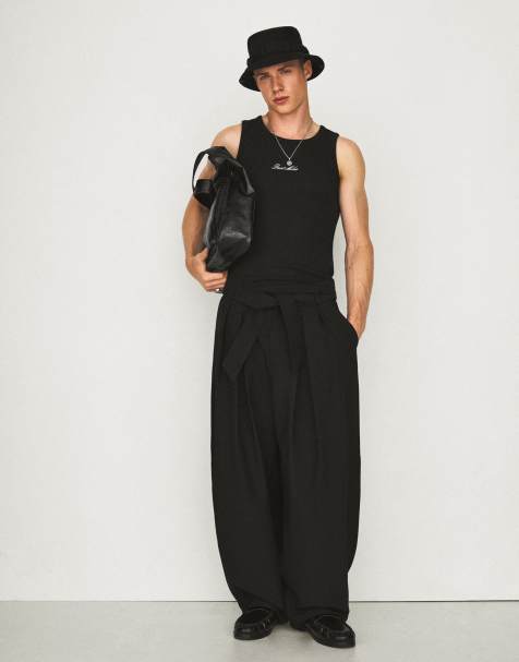 Bershka Tall barrel-leg trousers with darts and belt in black