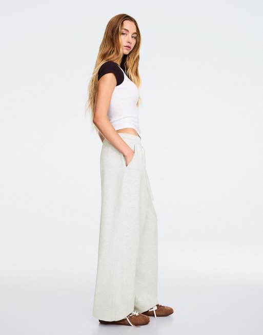 Bershka Tall barrel plush trousers with stoppers in light grey, 2 of 6