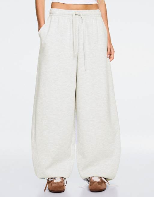 Bershka Tall barrel plush trousers with stoppers in light grey, 4 of 6