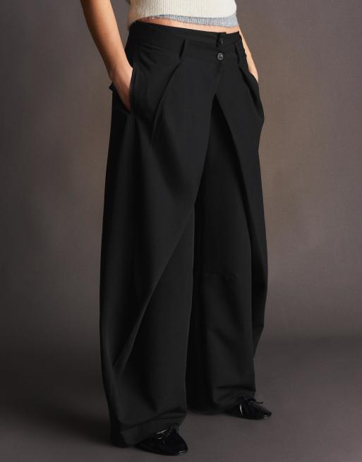 Bershka Tall barrel trousers with pleats in black, 3 of 4