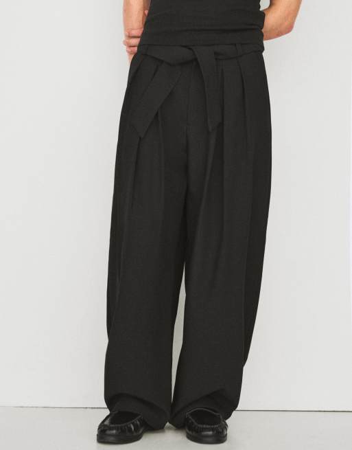 Bershka Tall barrelbyxor med veck och bälte i svart, 4 av 5