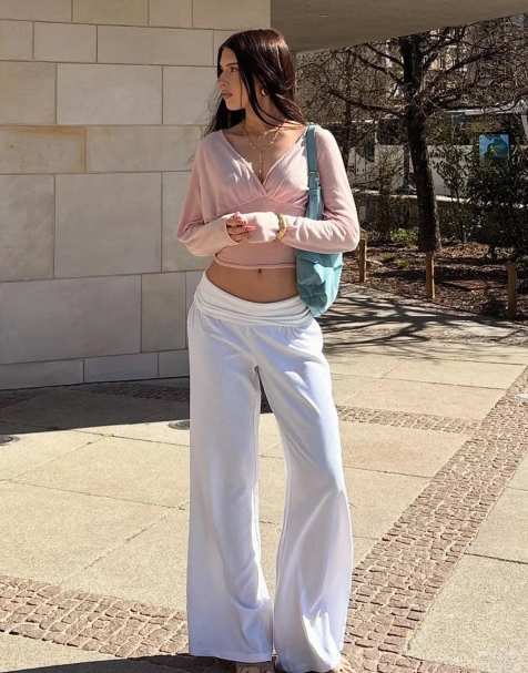 Bershka Tall – Hose in Weiß mit umgeschlagenem Bund - view 1
