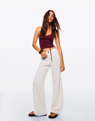 Bershka Tall - Hose in Weiß mit weitem Bein