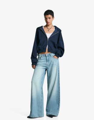 Bershka Tall - Jeans in Blau mit weitem Bein
