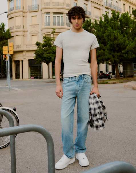 Bershka Tall rechte jeans in middenblauw - view 1
