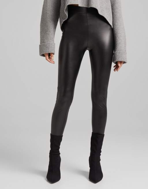 Bershka Tall - Sorte leggings i imiteret læder