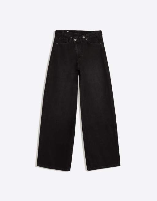 Bershka Tall vida jeans med korsad midja i svart, 6 av 6