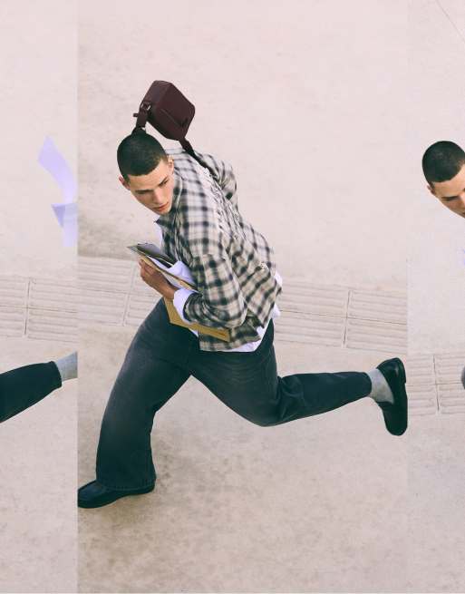 Bershka tas met reliëfster als crossbody in bordeauxrood, 4 van 4