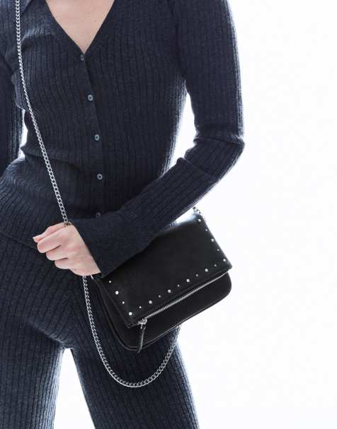 Bershka - Tas met rits en flap met studs in zwart - view 1