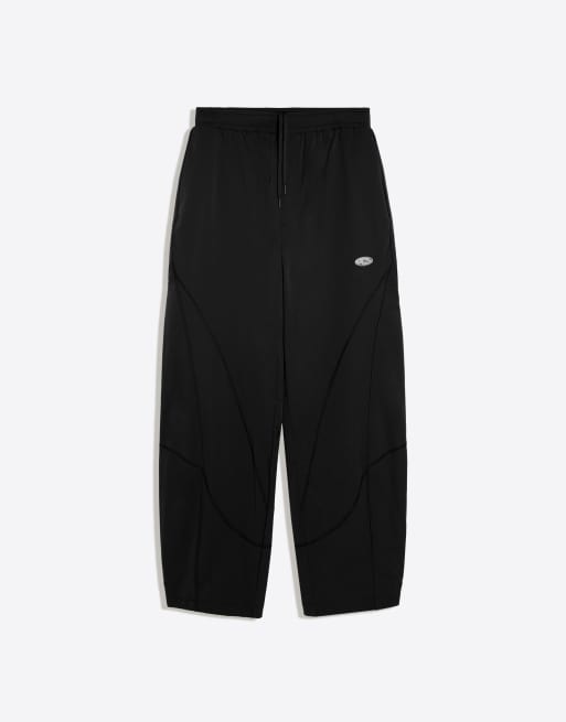 Bershka Technical barrel trousers in black, 5 of 5