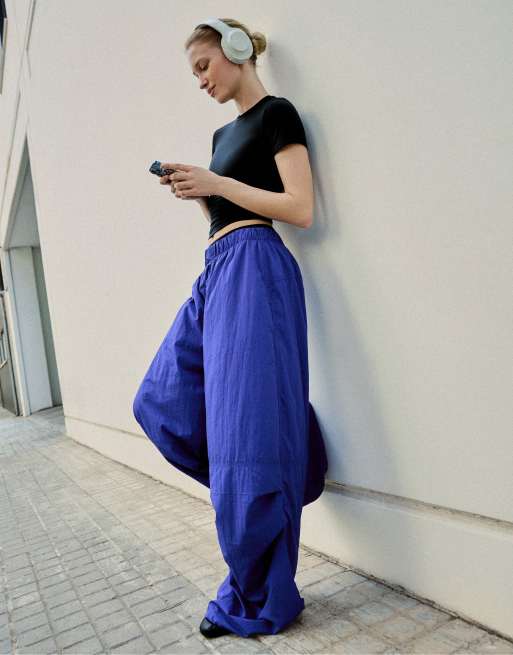 Bershka technisch T-shirt met korte mouwen in zwart, 2 van 5