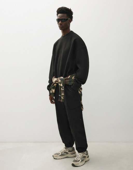Bershka technische Cargo-Hose mit geradem Schnitt in Schwarz, 2 von 6