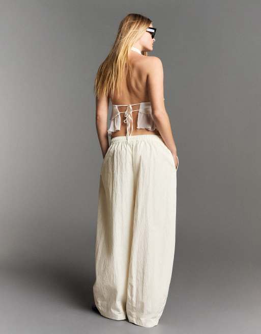 Bershka technische Cropped-Hose mit Volumen in Ecru, 3 von 5