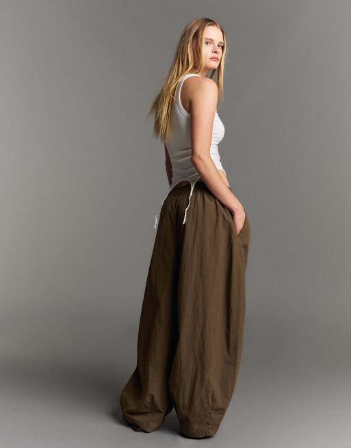 Bershka technische cropped volumebroek in bruin, 3 van 5