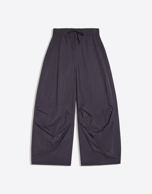 Bershka technische Fallschirmhose in Dunkelviolett, 5 von 5