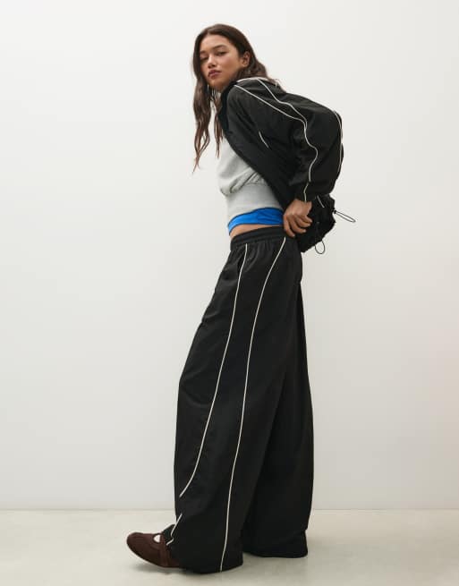 Bershka technische Fallschirmhose in Schwarz, 2 von 5
