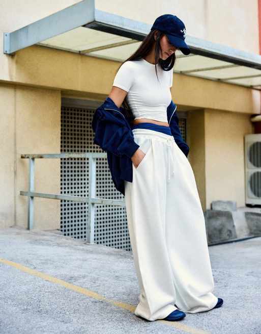 Bershka teknisk kortærmet T-shirt i khaki, 4 af 5