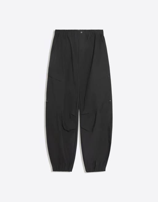Bershka tekniske cargobukser med lige ben i sort, 5 af 6