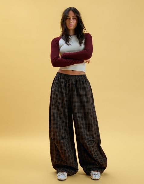 Bershka ternede barrel-bukser i brun - view 1