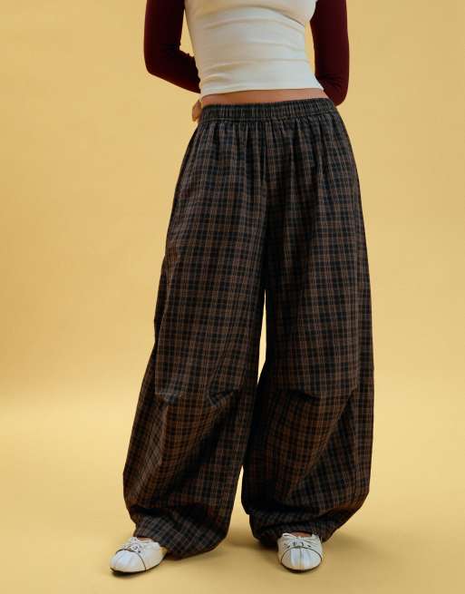 Bershka ternede barrel-bukser i brun, 4 af 6
