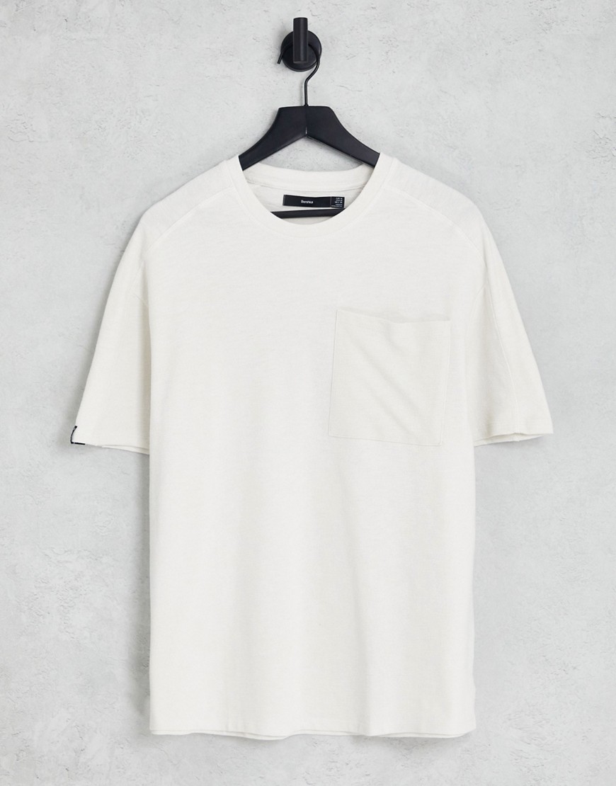 Bershka textured pocket t-shirt in ecru-White
