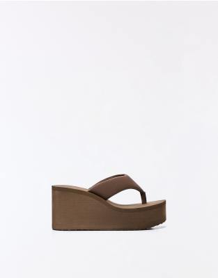  Thong heeled platform sandals in beig