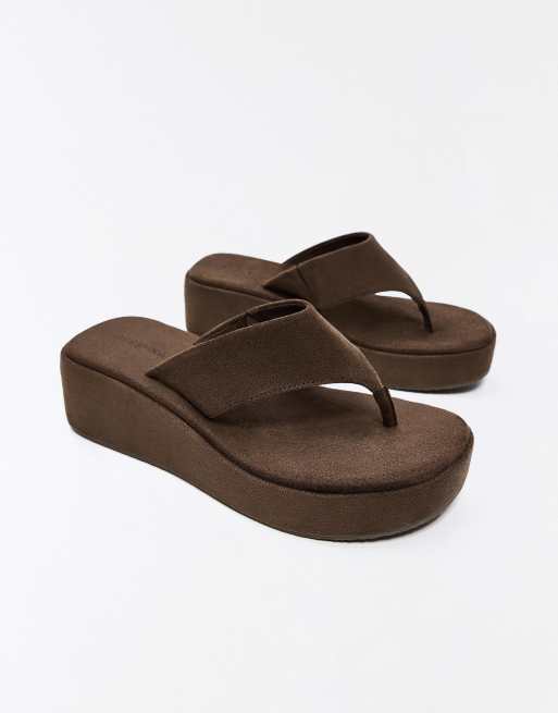 Bershka Thong heeled platform sandals in brown, 3 of 4