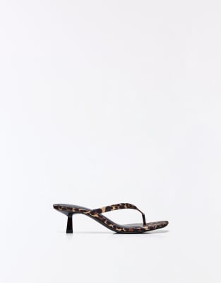  Thong heeled sandals 