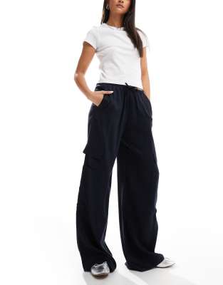 Bershka tie waist cargo wide leg trousers in navy-Blue