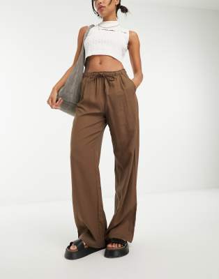 Bershka Bershka tie waist wide leg linen trousers in brown-White