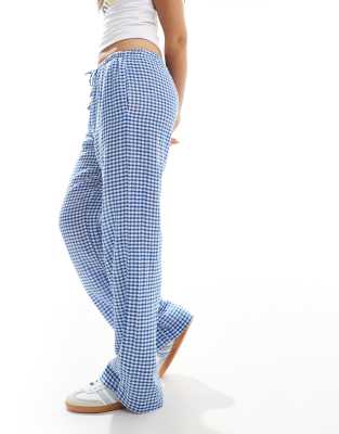 Bershka tie waist wide leg trousers in blue gingham φωτογραφία