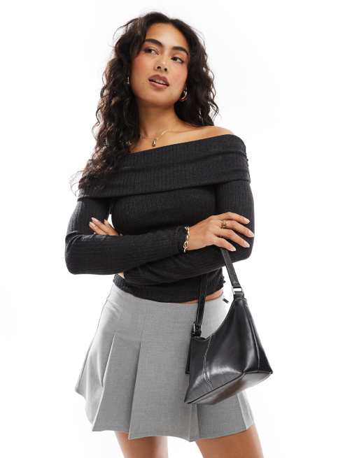 Bershka - Top a coste con scollo alla Bardot grigio scuro