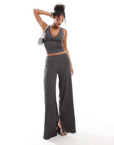 Bershka - Top à décolleté plongeant et finitions dentelle - view 1