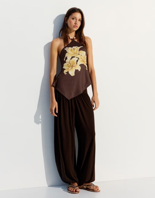 Bershka - Top allacciato al collo marrone con stampa, 4 di 5