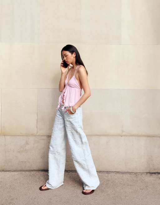 Bershka Top allacciato al collo rosa con volant e spalline