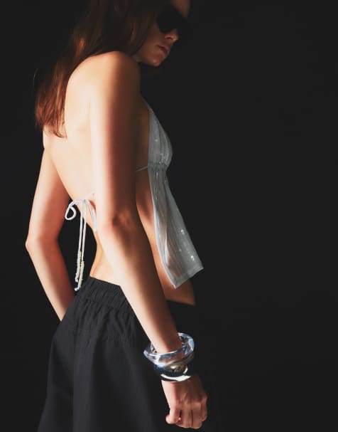 Bershka - Top beige allacciato al collo con paillettes - view 1