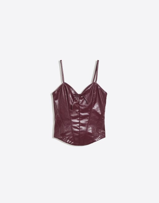 Bershka top canotta effetto pelle con scollo a cuore rosso, 5 di 5